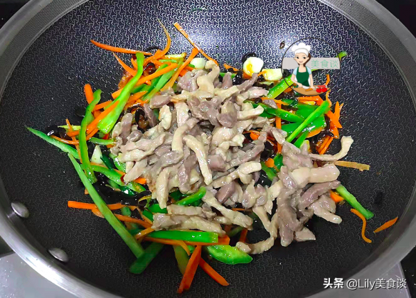 胡蘿蔔和它一起炒,鮮香營養開胃,隔三岔五給孩子做,一盤不夠吃 胡蘿蔔和它一起炒,鮮香營養開胃,隔三岔五給孩子做,一盤不夠吃