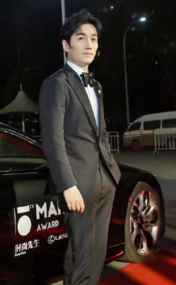 《王牌部隊》演員穿軍裝，肖戰氣場強大，黃景瑜被批像小混混