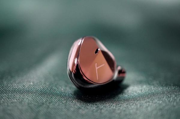 「耳邊評測」5K價位也能擁有旗艦動圈？聊一聊AK T9iE