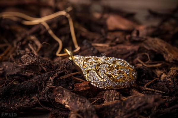 項鍊發黃了怎麼清洗,銅項鍊發黑怎麼清洗? 項鍊發黃了怎麼清洗,銅項鍊發黑怎麼清洗?