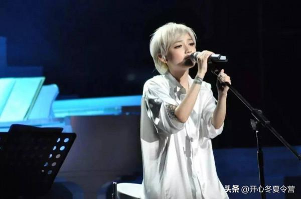 打唇釘紋花臂，從&OpenCurlyDoubleQuote;乖乖女&rdquo;到&OpenCurlyDoubleQuote;小魔女&rdquo;，范曉萱真的墮落了嗎？