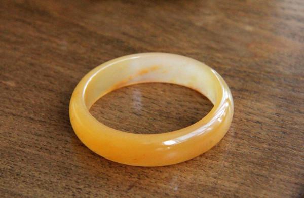 在新疆，有一種生活叫“撿石頭”