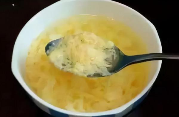 長期吃&OpenCurlyDoubleQuote;開水衝雞蛋&rdquo;滴香油，對身體有好處嗎？醫生道出真相