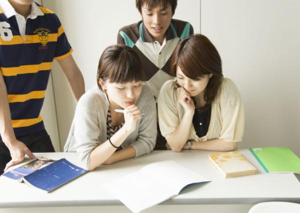 學校規定大一不允許報考英語四六級，新生困惑不已，老師道出緣由