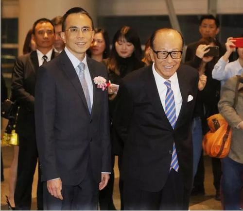 李嘉誠再賣上海物業，接盤方是真正女首富，在香港有8百億的房產