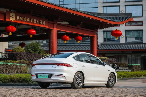 Model 3最招黑，北汽新能源Lite最慘，2021這些轎車話題十足