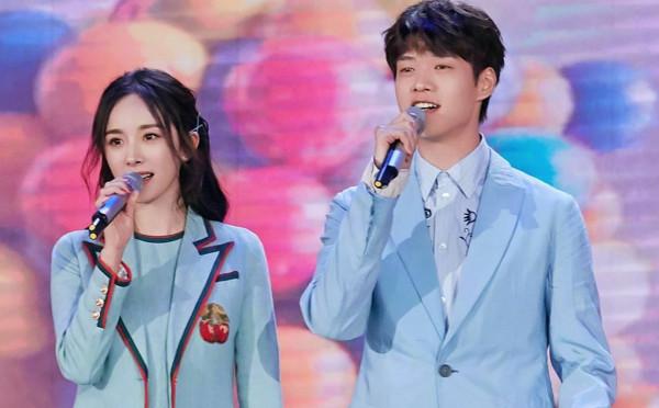 大灣區中秋晚會，謝霆鋒王菲同臺期待，魏大勳劉愷威同臺尷尬