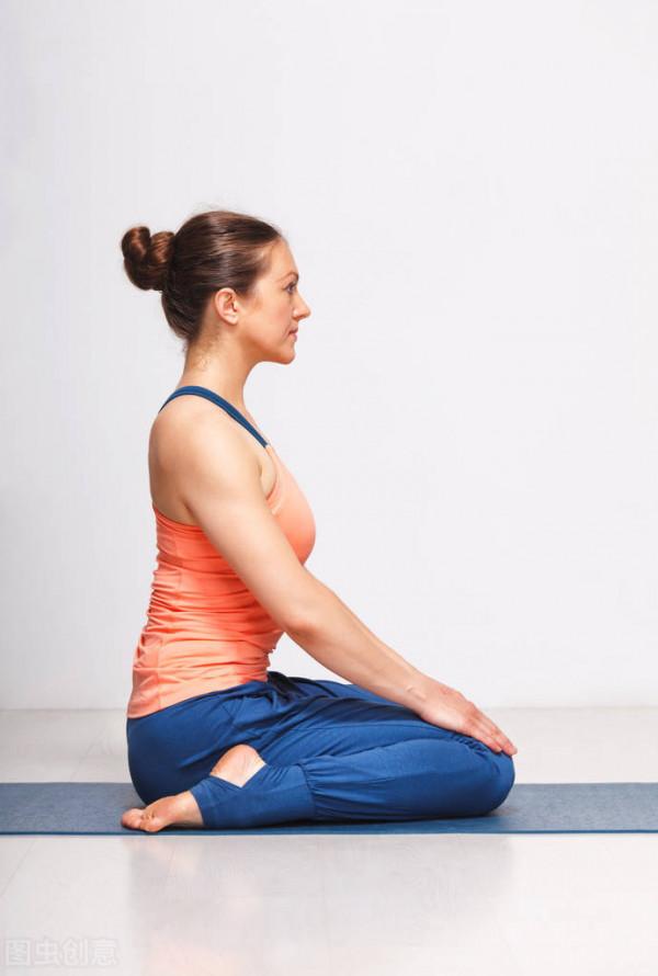 幾組坐立體式,舒緩肩頸緊張,釋放身心壓力 幾組坐立體式,舒緩肩頸緊張,釋放身心壓力