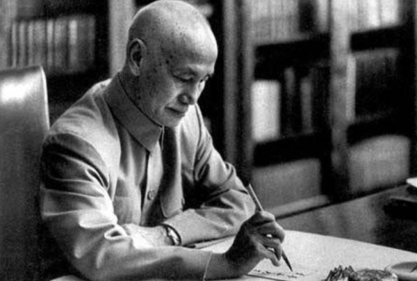 策劃一生，臨死卻將總統之位讓給外人，老蔣讓位背後的真相是啥？