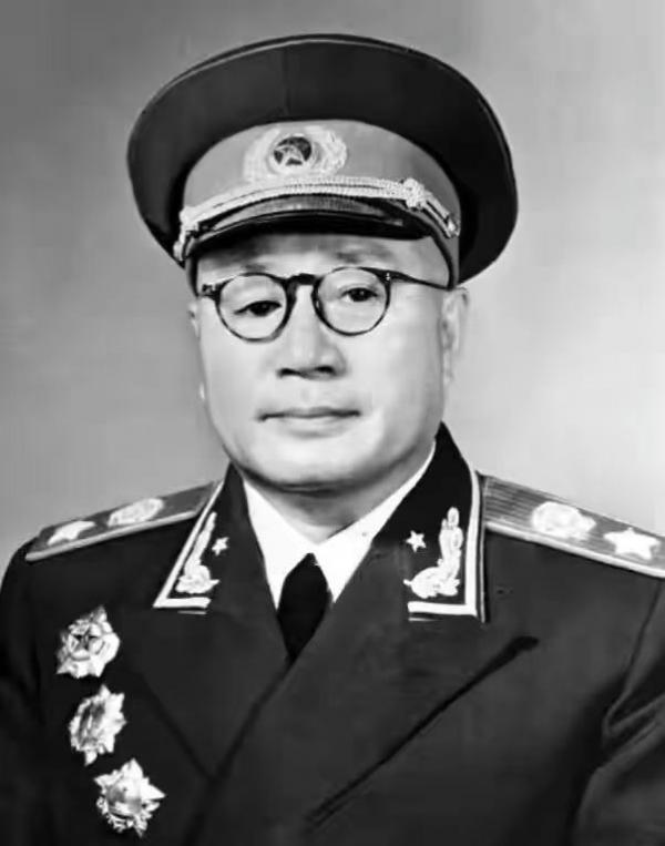 為何劉伯承能夠位列十大元帥第四？這得從他的戰績和為人說起