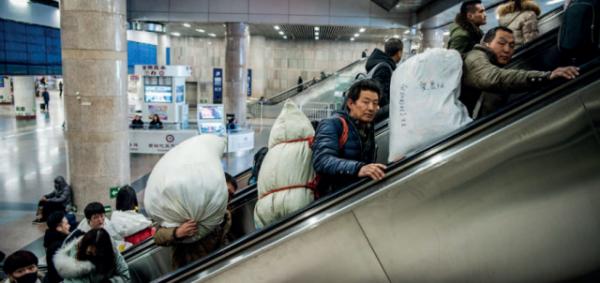 珠三角等地用工荒,返鄉就業收入低,農民工為何仍大規模迴流? 珠三角等地用工荒,返鄉就業收入低,農民工為何仍大規模迴流?