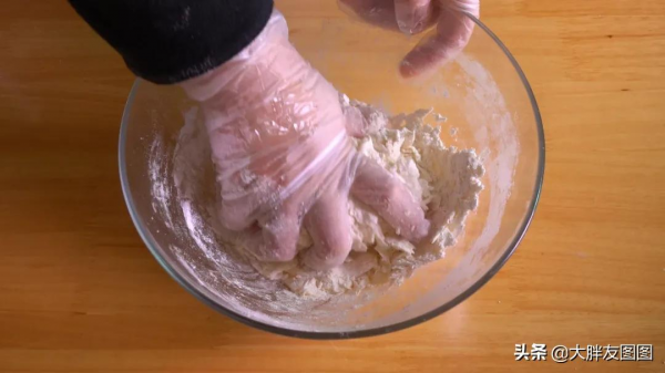 揭秘！奶黃包的家常做法，爆漿流心，軟到捏不住