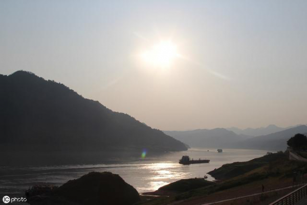 餘秋雨經典散文:三峽 餘秋雨經典散文:三峽