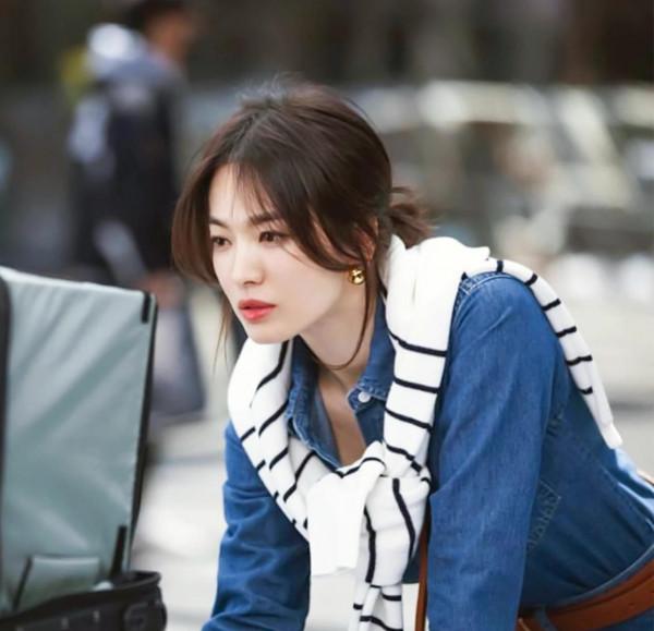 宋慧喬真能耐,與小10歲奶狗談戀愛無違和感,隨手抓拍也美成畫報 宋慧喬真能耐,與小10歲奶狗談戀愛無違和感,隨手抓拍也美成畫報