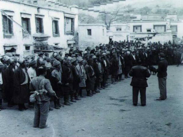 徐向前回憶馬家軍：騎兵多，速度極快，辛苦走一夜，倆鐘頭被追上