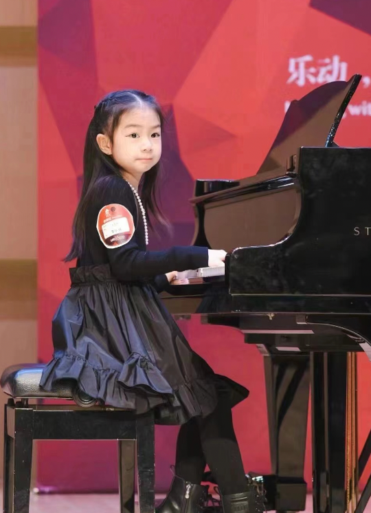 盤點讀名校的星二代！李湘女兒才藝超多，趙文卓女兒學費高達百萬