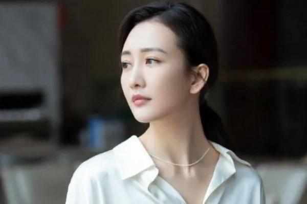 實錘了！王鷗何九華戀情疑曝光，女方知三當三被洗白？