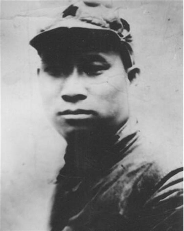 部隊發現賀炳炎的戰馬，賀龍一聽：出動1個師務必找到他