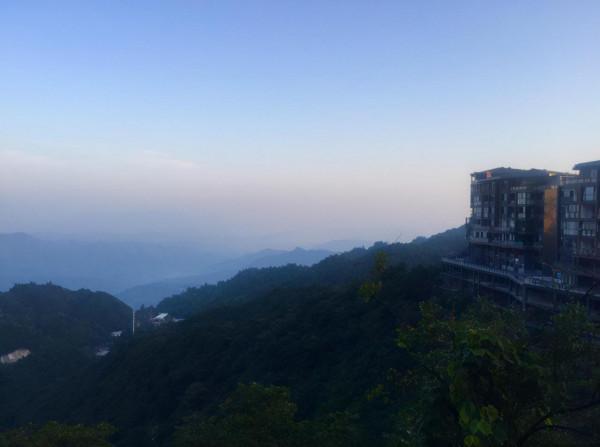 除了飛瀑、峽谷，萬盛黑山谷南天門竟藏有這樣的美景