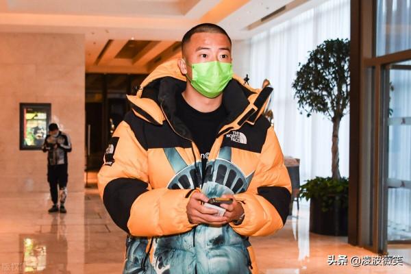 國足報到高畫質:戴偉浚首次亮相,蒿俊閔身著紅裝,韓佳奇潮味十足 國足報到高畫質:戴偉浚首次亮相,蒿俊閔身著紅裝,韓佳奇潮味十足