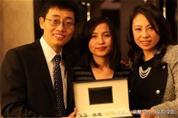 黃西和妻子近照,他是央視海歸博士,他背後的艱辛常常被一筆帶過 黃西和妻子近照,他是央視海歸博士,他背後的艱辛常常被一筆帶過