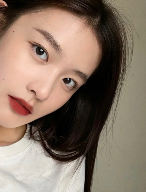 為什麼現在很多女生不化妝只塗口紅? 為什麼現在很多女生不化妝只塗口紅?