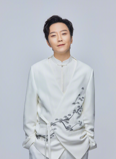 星光大道總決賽群星雲集,85歲李明啟站c位,楊洪基閻維文耳語 星光大道總決賽群星雲集,85歲李明啟站c位,楊洪基閻維文耳語