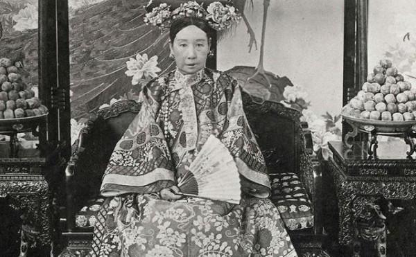 因蘇報案章太炎入獄，鄒容慘死，陳其美刺殺清臣失敗，為何不逃？