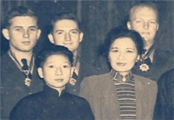 蔣介石死後，晚年的宋美齡在美國靠什麼生活