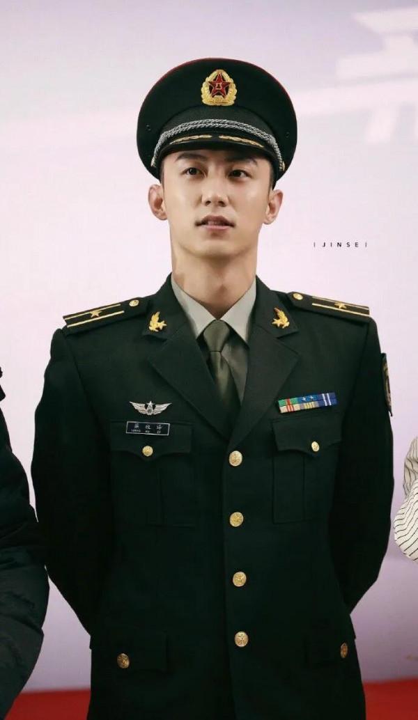 六位“硬漢”接班人,個個陽剛之氣十足,不再油頭粉面,濃妝淡抹 六位“硬漢”接班人,個個陽剛之氣十足,不再油頭粉面,濃妝淡抹