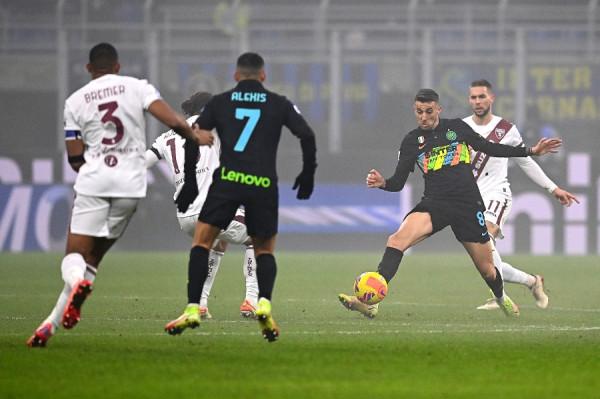 國米“計劃內黃牌”再成焦點話題 主帥機智妙答博得交口稱讚