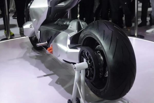 這三臺絕對是本屆摩博會最帥、最霸氣、最科幻的，國產未來可期