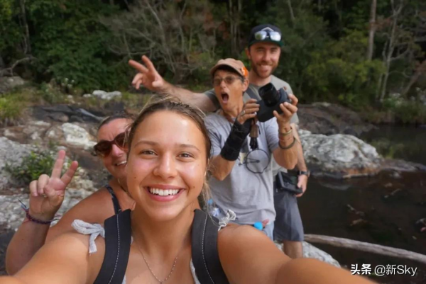 64歲姑娘賣房去流浪，把全世界裝進僅8㎡家：希望我老了能這麼酷