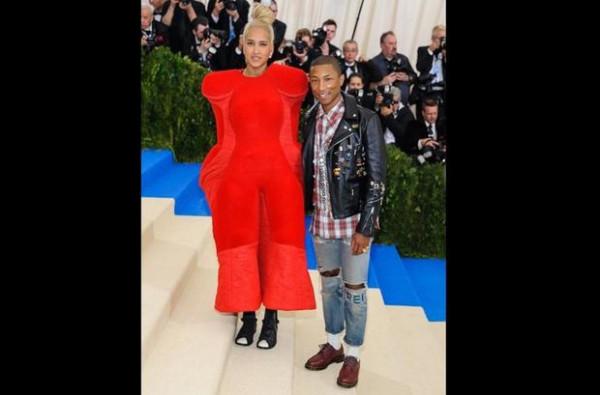 往屆紐約大都會藝術博物館慈善舞會上的奇特造型 往屆紐約大都會藝術博物館慈善舞會上的奇特造型