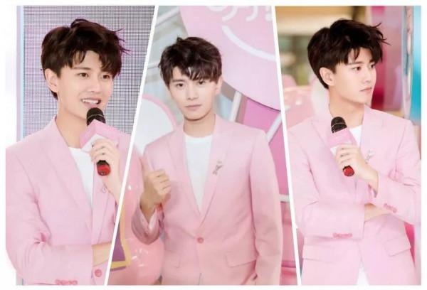 誰說粉色太“娘”？這13位粉衣造型又酷又颯，比女生還有氣質