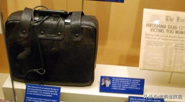 美國總統不離身的手提箱,內部結構曝光,小小按鈕可以毀滅世界? 美國總統不離身的手提箱,內部結構曝光,小小按鈕可以毀滅世界?