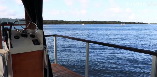 男子花百萬將家搬到水面上 12㎡漂浮小屋每月管理費至少三千