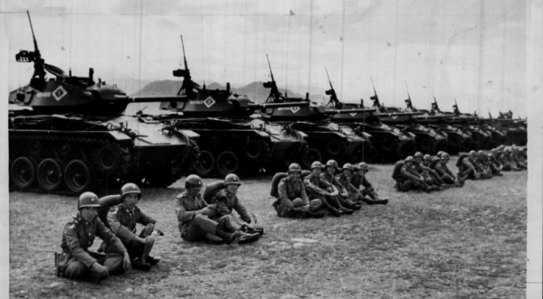 豫東戰役我軍身陷重圍，粟裕大將兩變戰術殲敵9萬，活捉區壽年