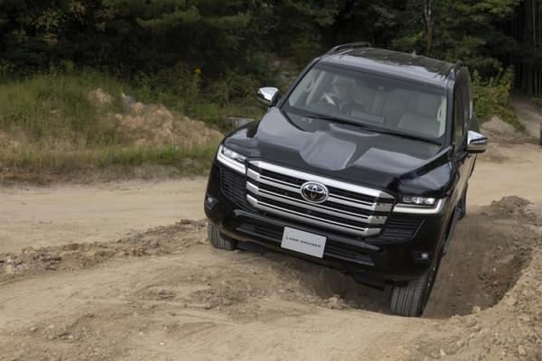 開全新陸地巡洋艦去越野實戰，日本市場買車排隊2年起