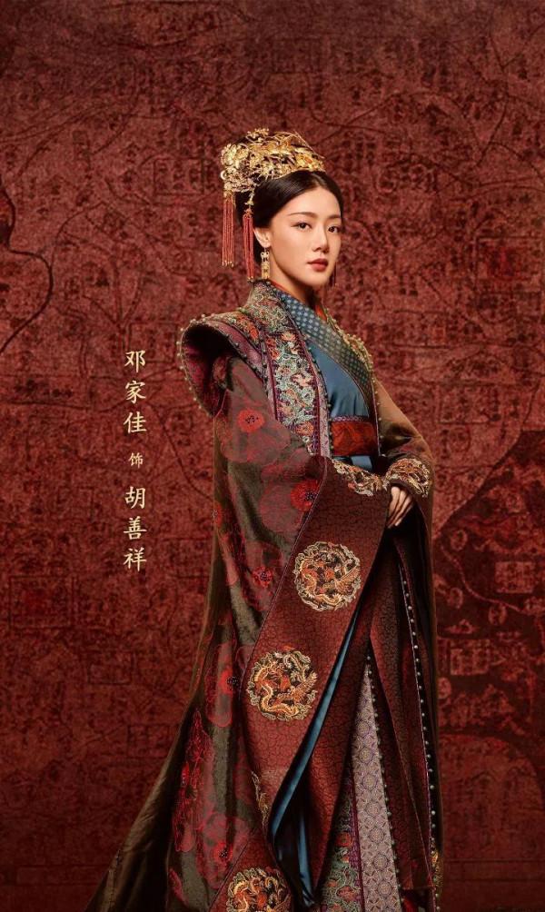 從“小姨媽”到雙料影后的鄧家佳，當初有多卑微如今就有多耀眼