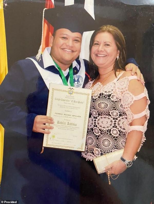 51歲母親成為哥倫比亞首例安樂死的非絕症病人;22歲兒子接受了她的決定 51歲母親成為哥倫比亞首例安樂死的非絕症病人;22歲兒子接受了她的決定