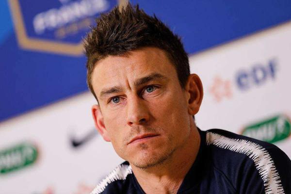 為了高薪罷訓離開阿森納，現在又遭開除，前隊長科斯切爾尼真慘