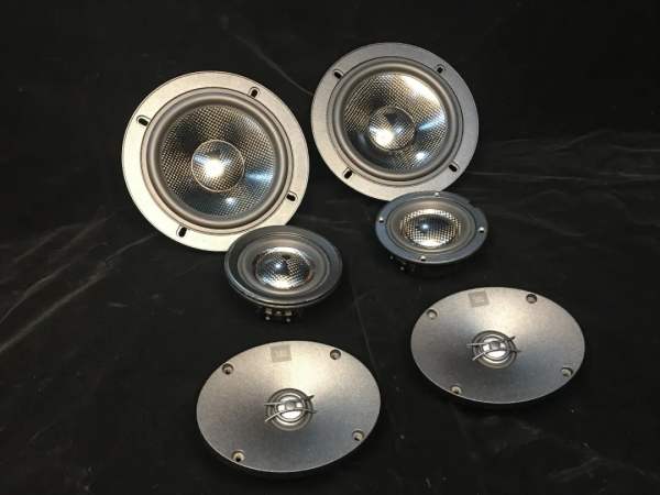 遨遊音樂星辰大海 JBL旗艦三分頻揚聲器ARENA X 遨遊音樂星辰大海 JBL旗艦三分頻揚聲器ARENA X