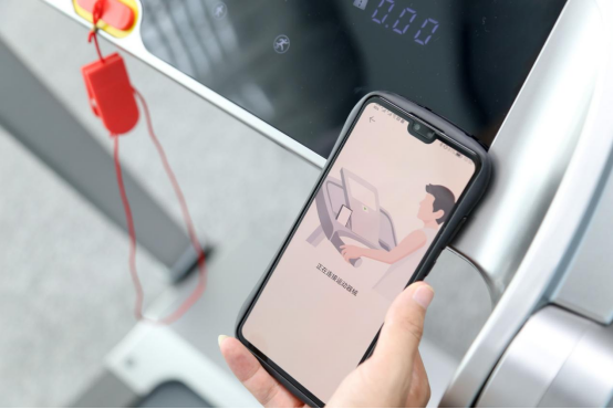 榮耀親選磁懸浮減震跑步機體驗：不再淪為晾衣架的存在？