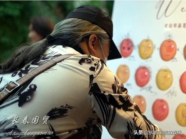 58 歲劉歡近照曝光，久未露面滿頭白髮顯蒼老