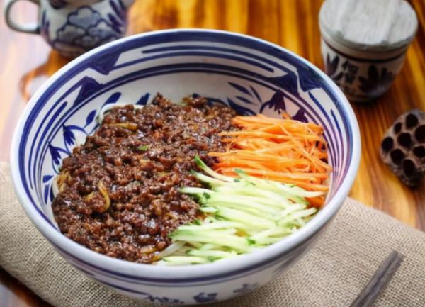 炸醬麵,炸的是什麼醬?記住3點,醬香濃郁,鹹鮮不膩,味兒正宗 炸醬麵,炸的是什麼醬?記住3點,醬香濃郁,鹹鮮不膩,味兒正宗