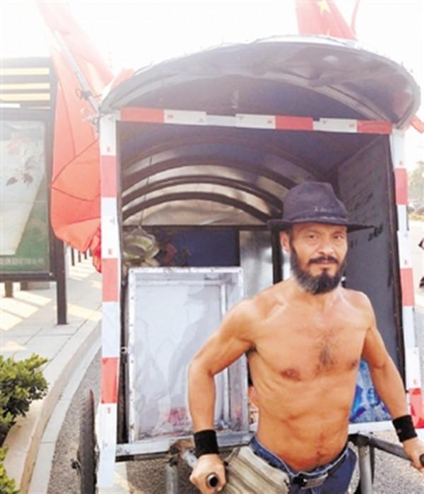 為供兩個女兒上學,每天背5卡車貨物的“板車哥”,後來過得怎樣 為供兩個女兒上學,每天背5卡車貨物的“板車哥”,後來過得怎樣