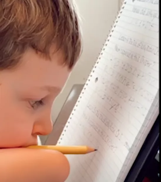 B超嬰兒無四肢,18歲媽媽拒絕墮胎,冒險生子,把孩子養成男子漢 B超嬰兒無四肢,18歲媽媽拒絕墮胎,冒險生子,把孩子養成男子漢