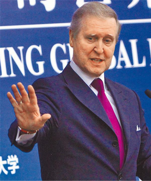 1998年張萬年在美國西點軍校演講，短短几句話，臺下響起熱烈掌聲