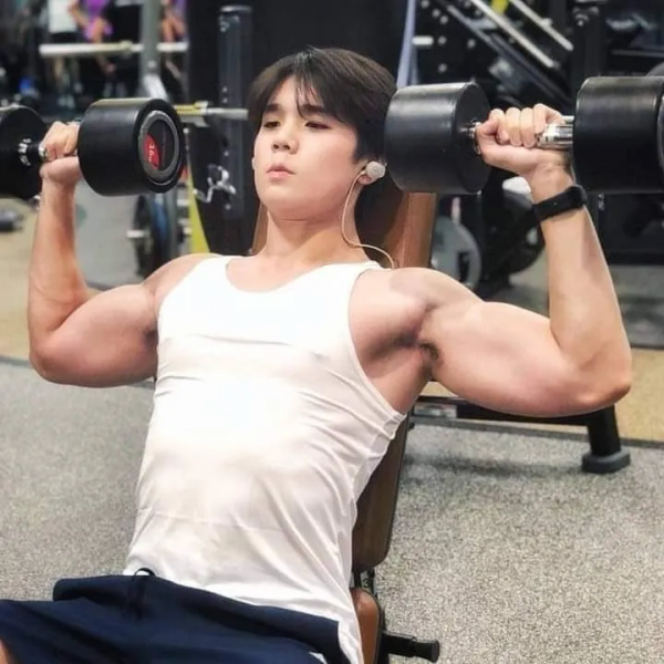 軟萌弟弟變成漫撕肌肉帥哥？這些男星健身後的身材太迷人了